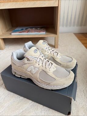 New Balance Neutral Cream/Tan 2002R Sneakers